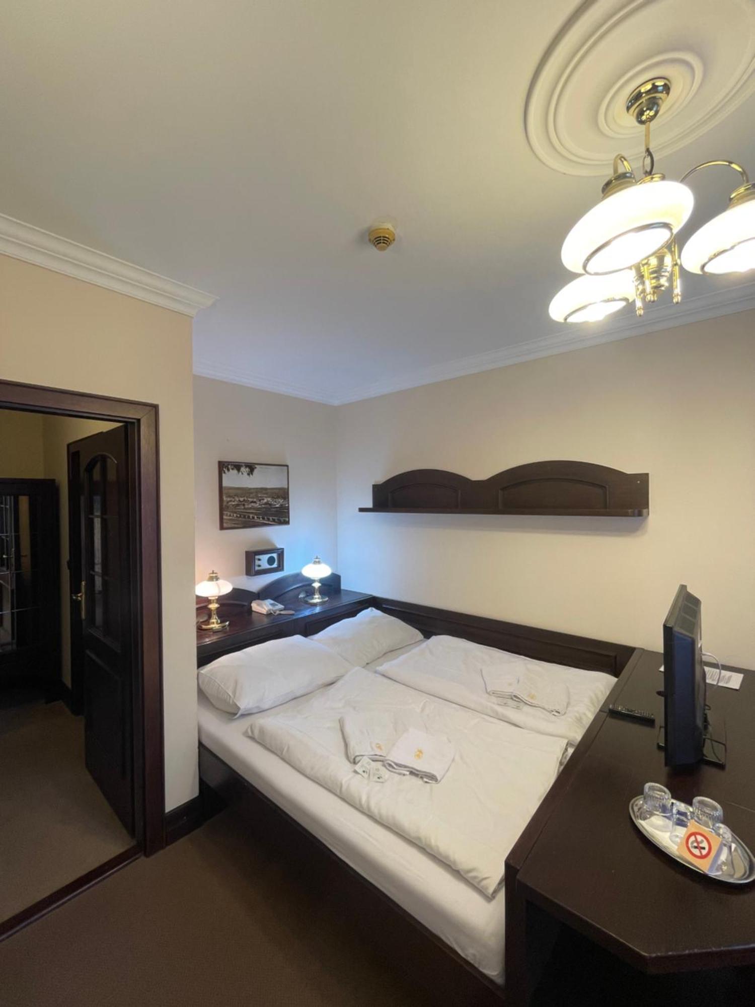 Hotel Bravo Ceska Trebova Buitenkant foto