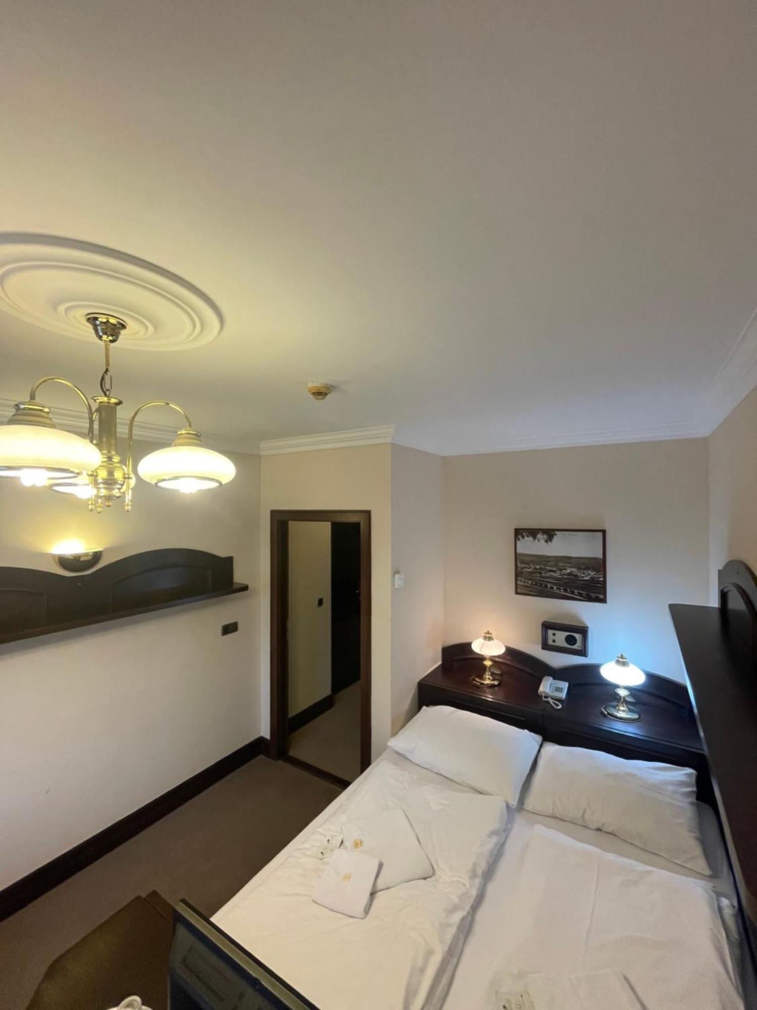 Hotel Bravo Ceska Trebova Buitenkant foto