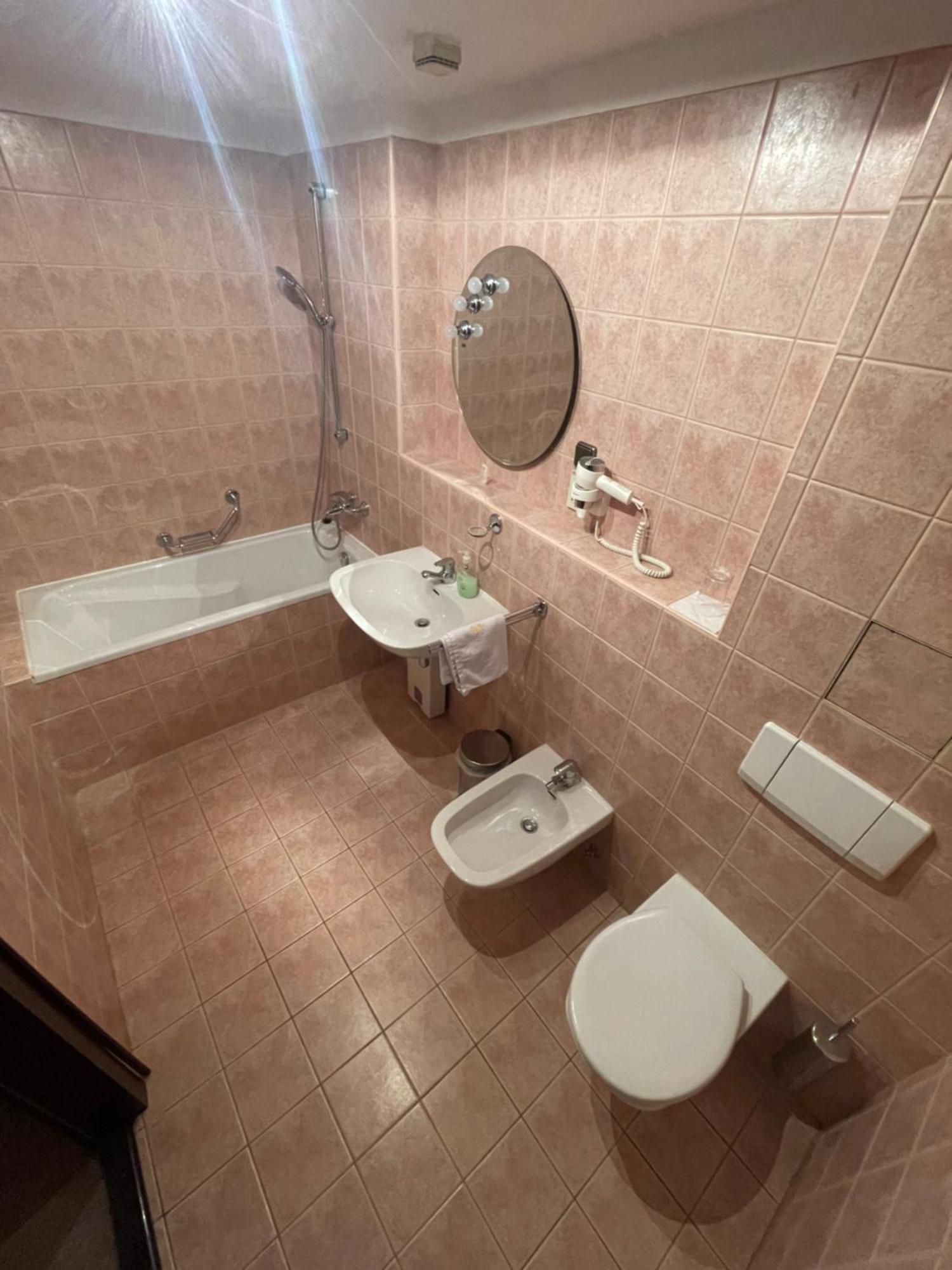 Hotel Bravo Ceska Trebova Buitenkant foto