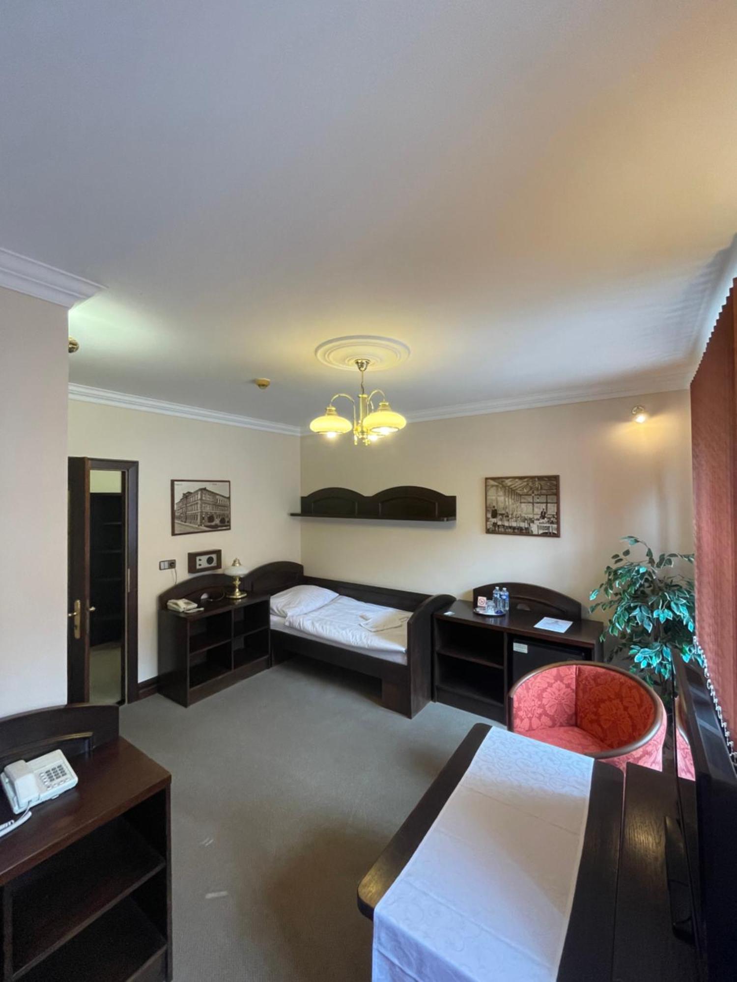 Hotel Bravo Ceska Trebova Buitenkant foto