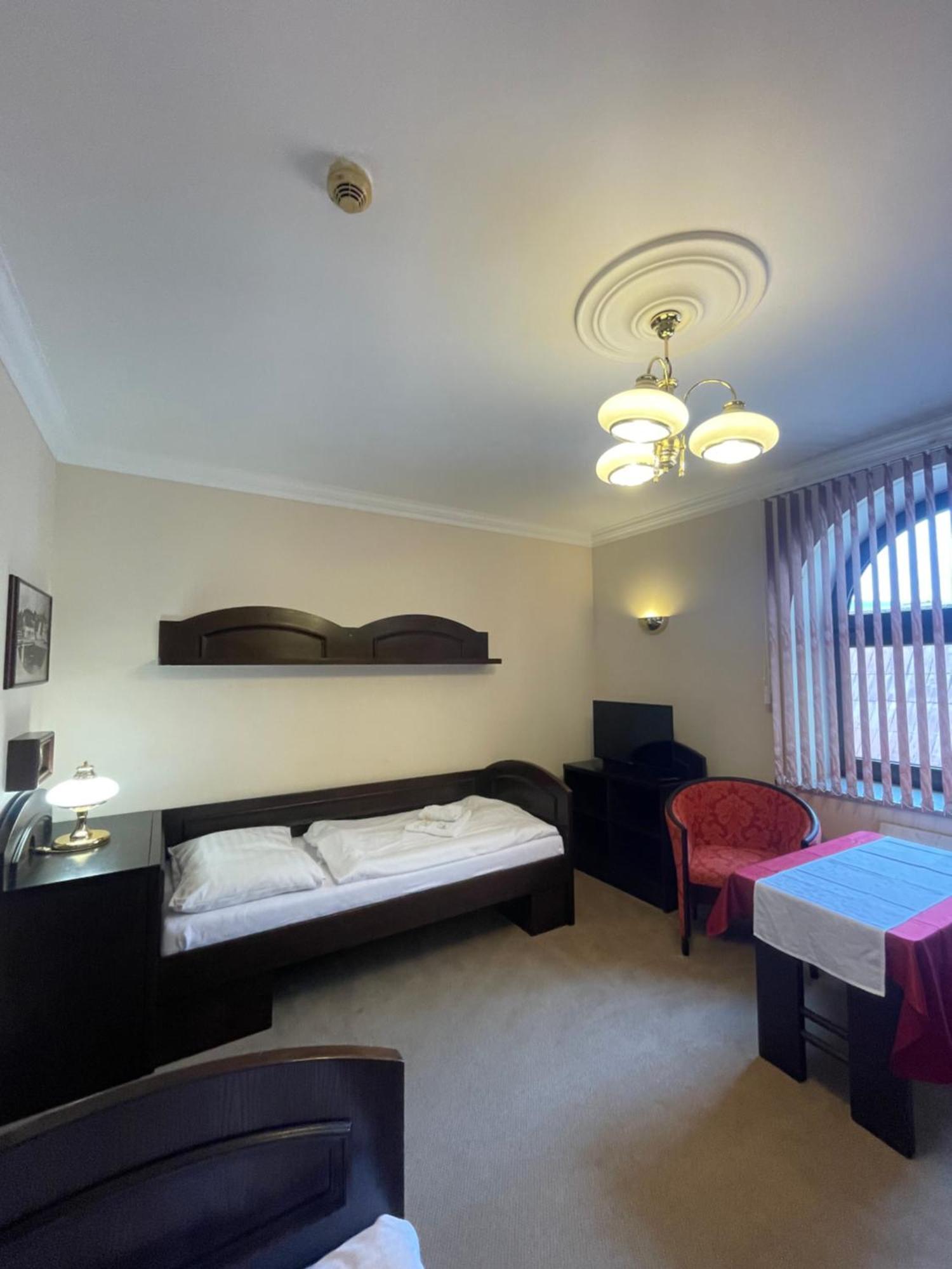 Hotel Bravo Ceska Trebova Buitenkant foto