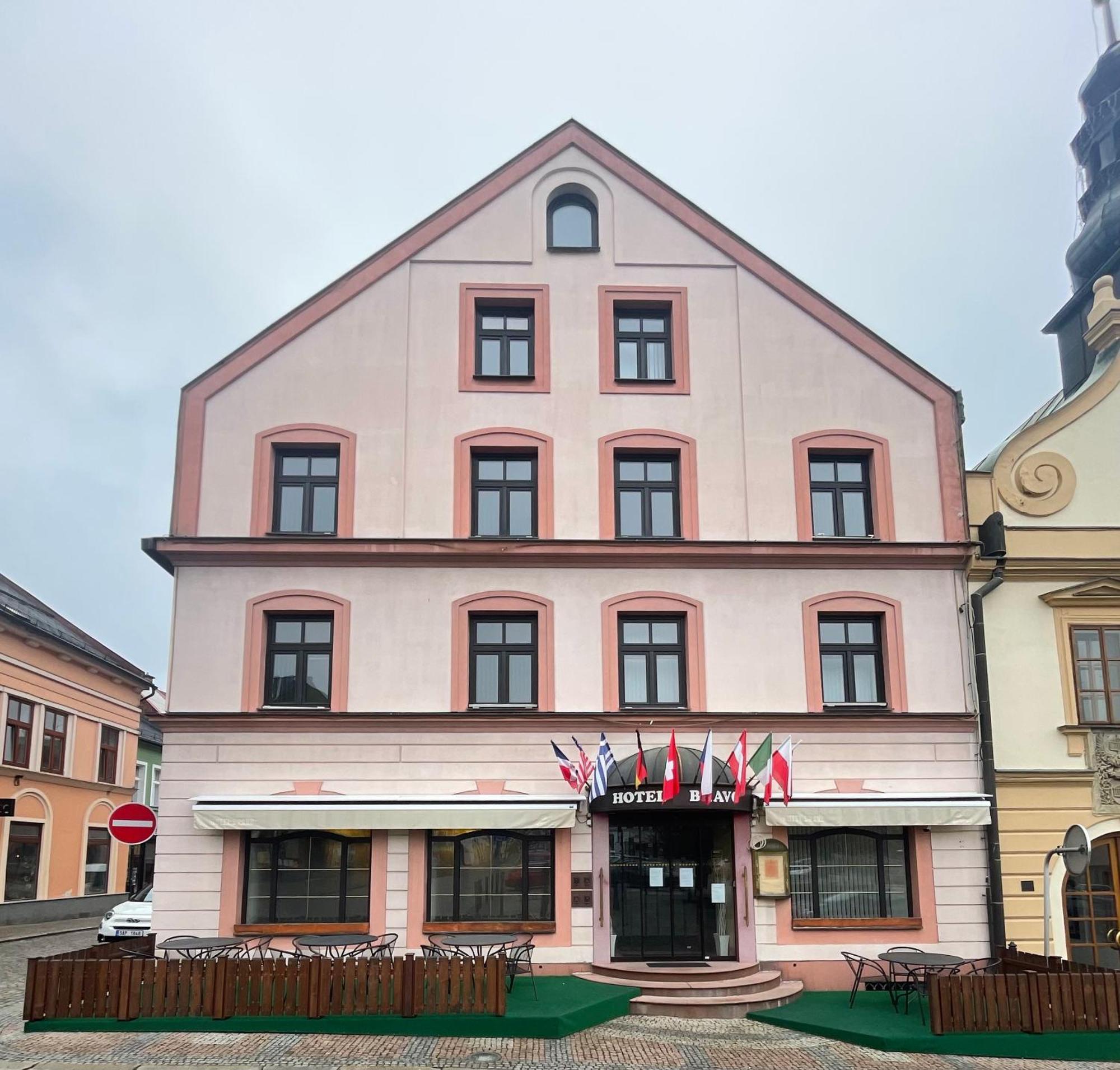 Hotel Bravo Ceska Trebova Buitenkant foto