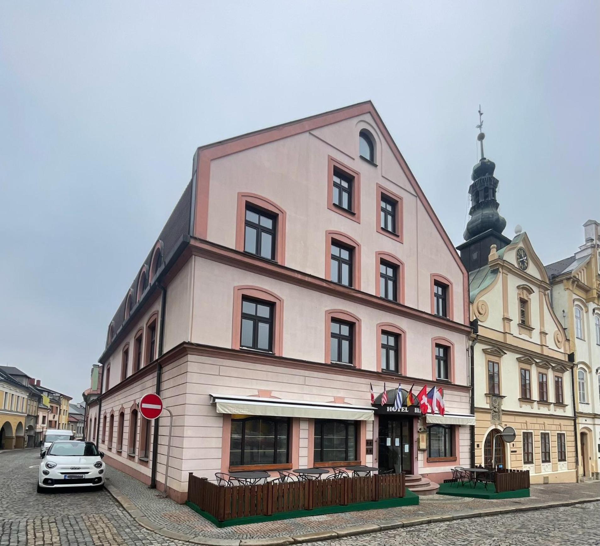 Hotel Bravo Ceska Trebova Buitenkant foto
