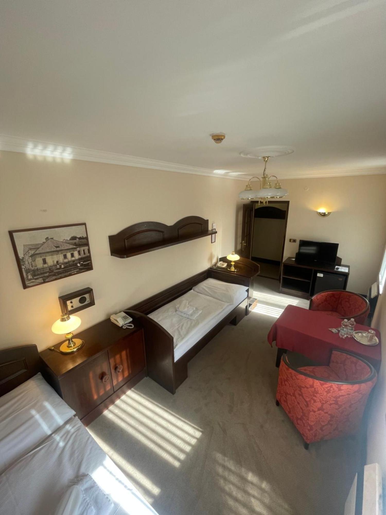 Hotel Bravo Ceska Trebova Buitenkant foto
