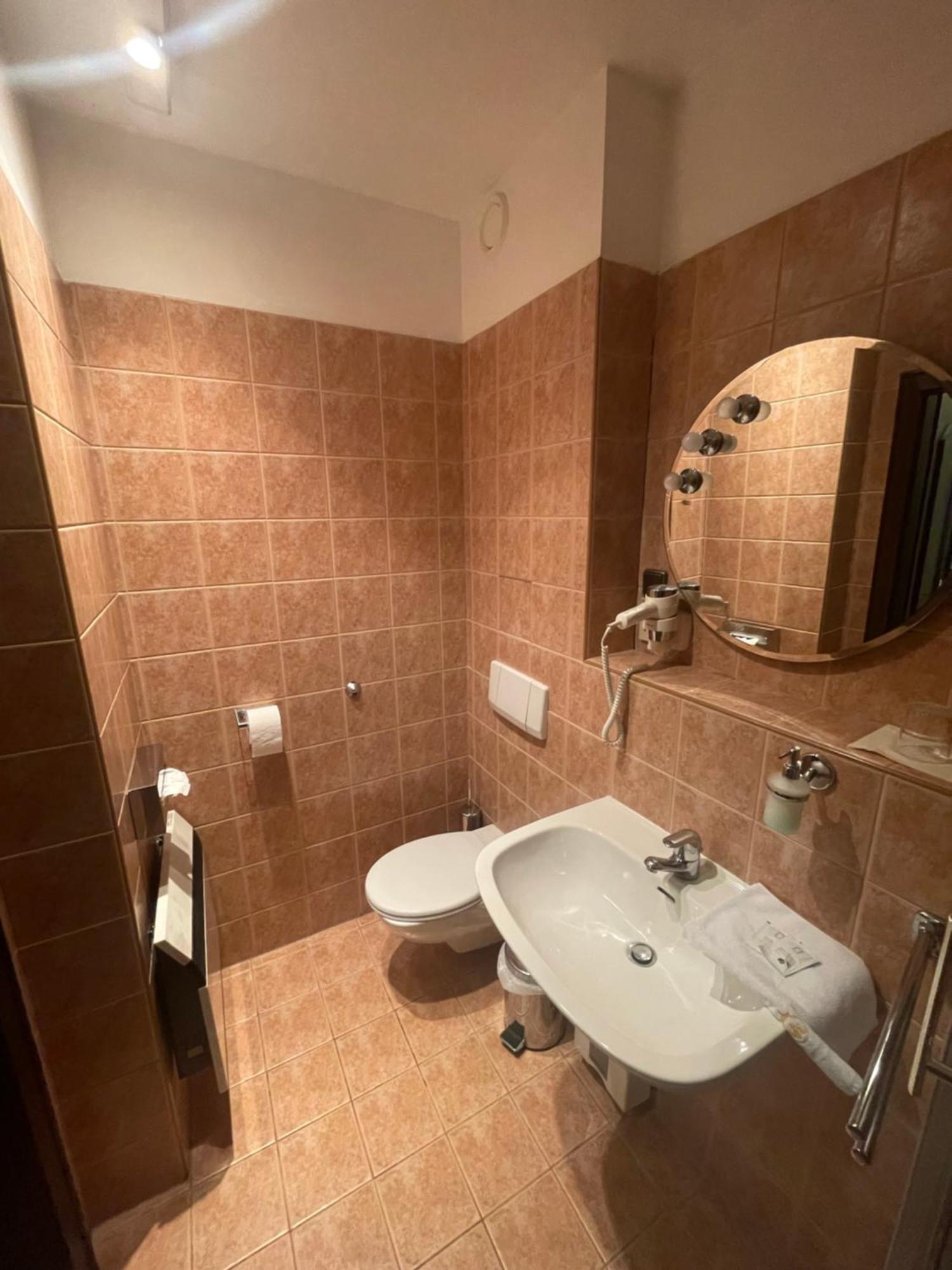Hotel Bravo Ceska Trebova Buitenkant foto